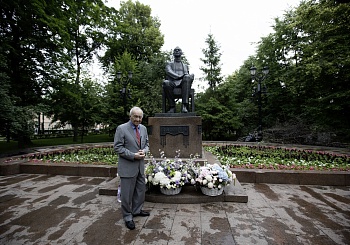 Возложение цветов к памятнику С.В. Рахманинова (22.06.2025)
