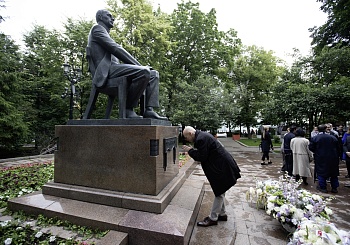 Возложение цветов к памятнику С.В. Рахманинова (22.06.2025)